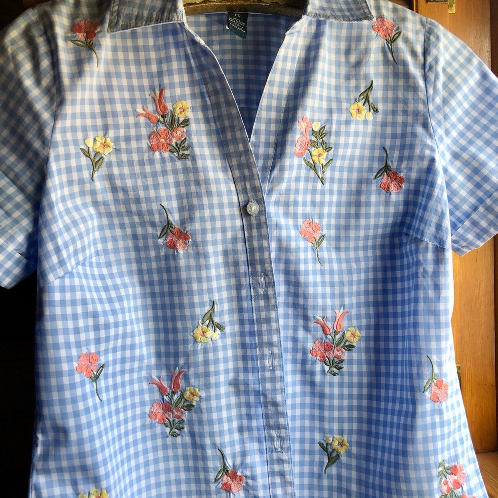 Karen Scott. NWOT Light Blue Gingham Embroidered Floral Button-Up Shirt Sz PS